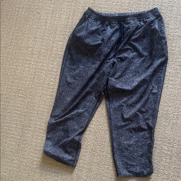 Lululemon Keep it Classic Crops 23” - Picture 2 of 5